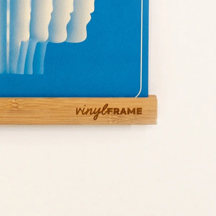 Vinyl frame caramel bamboe closeup logo